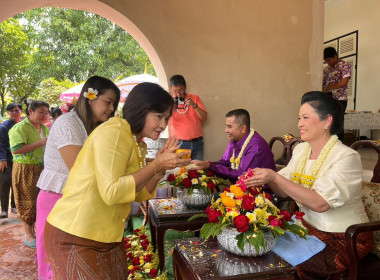 สหกรณ์จังหวัดหนองคาย รดน้ำขอพร ผู้ว่าราชการจังหวัดหนองคาย พารามิเตอร์รูปภาพ 3